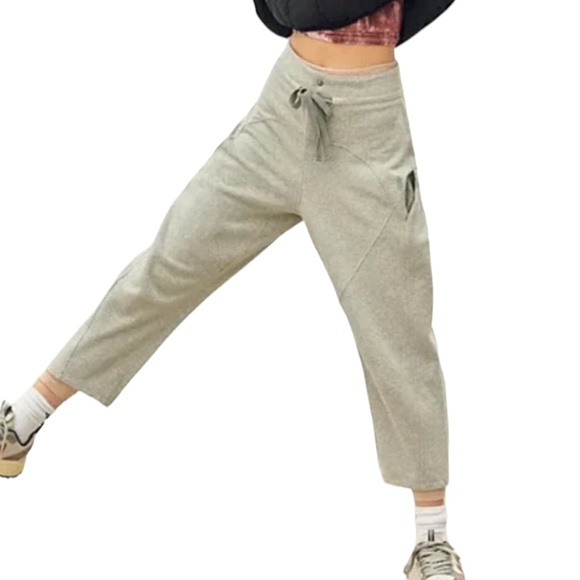 Free People Movement Summit Scout Pants in Light Gray Size Medium NWT - Picture 1 of 11